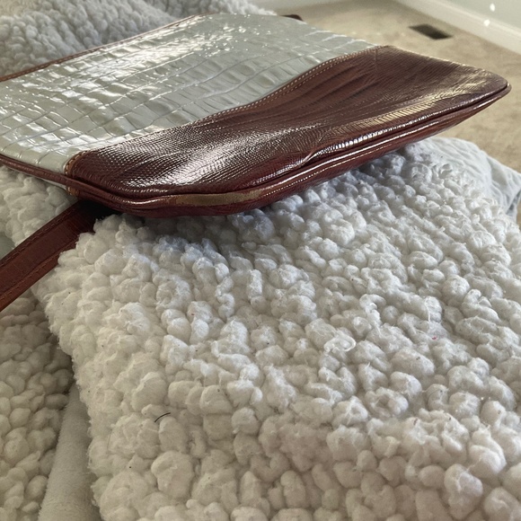 Brahmin leather tan and ivory crossbody. - Picture 7 of 14